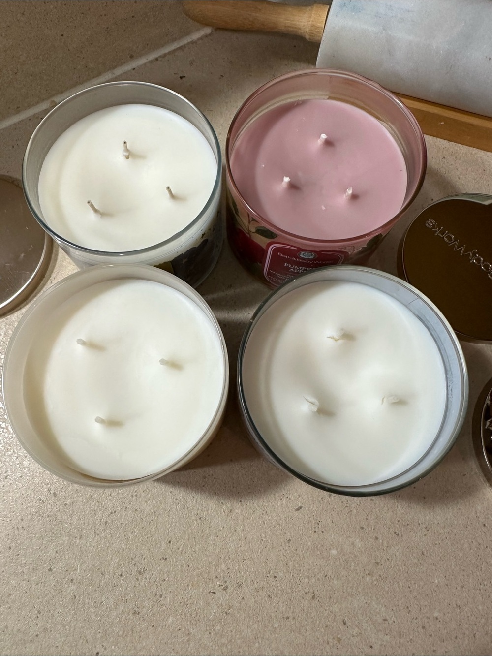 Bath & Body works candle - Picture 2 of 2